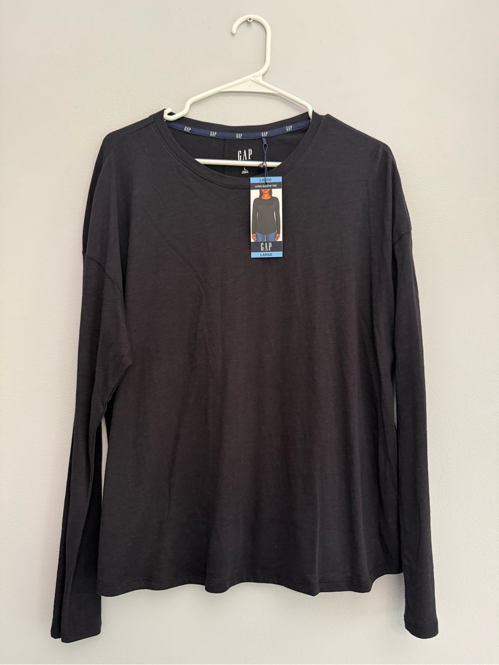 GAP Women's Long Sleeve Tee True Black Crew Neck Shirt